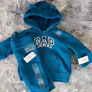 Gap sweatsuit new with tags 0-3 month